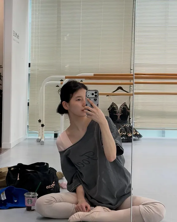 Bae Suzy · Archive frame