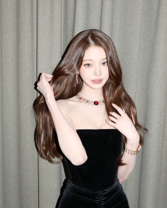 Jang Wonyoung · Archive frame